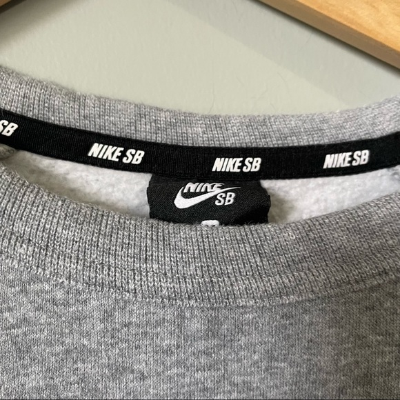 Nike SB skateboarding Top Icon GFX Heritage Crewneck grey sweater medium - Picture 6 of 8